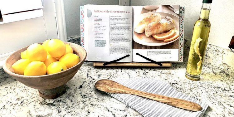 Home Staging Kitchen Vignette